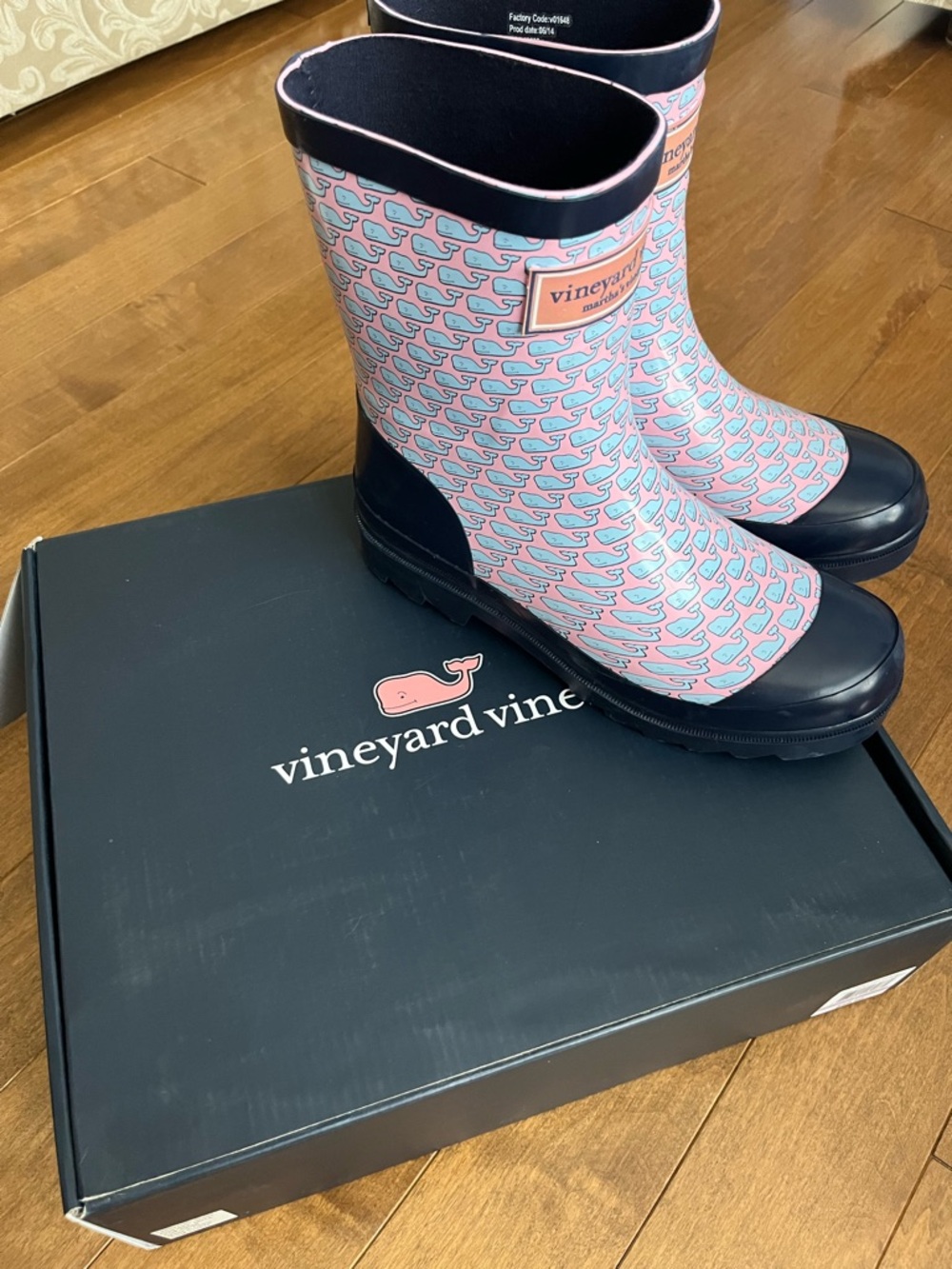 Vineyard Vines Pink & Light Blue Whale Pattern Rain Boots - size 6 (fits like 37